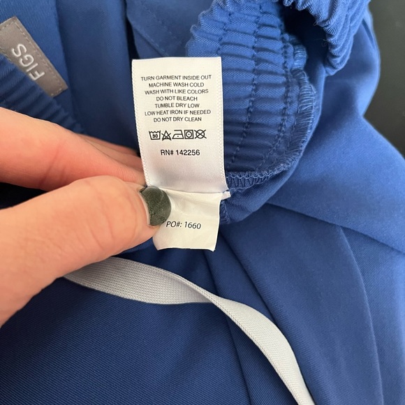 FIGS Limited Edition Yola Skinny Scrub Pants in Denim. Size Small/Tall. - Picture 6 of 7